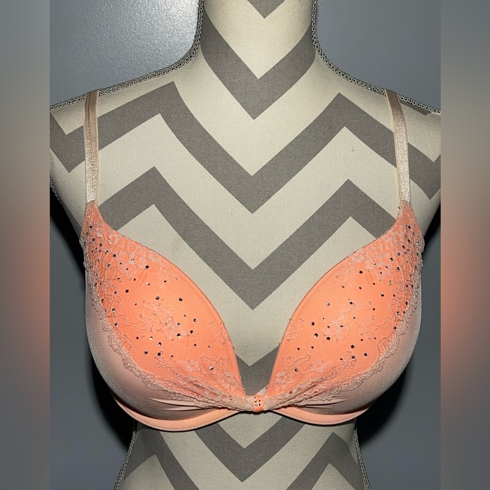 Peach Embellished Bra‎
